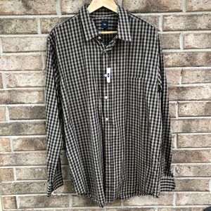 Gap button down men’s shirt.